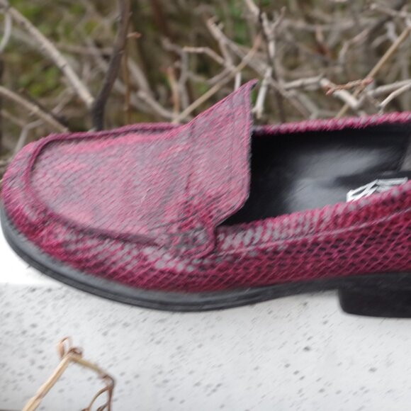 White MT. Snake Loafers Made In Brazil Women - Picture 5 of 5